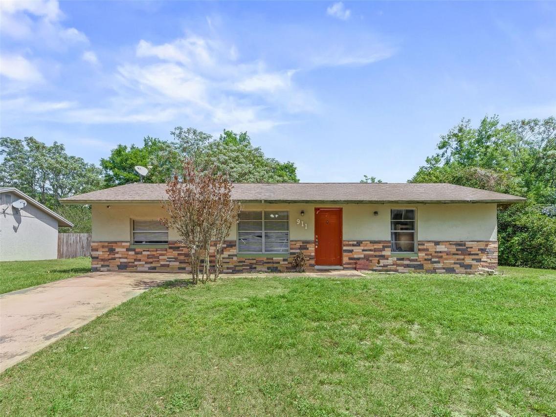 911 Jacaranda Dr., Lady Lake, FL 32159