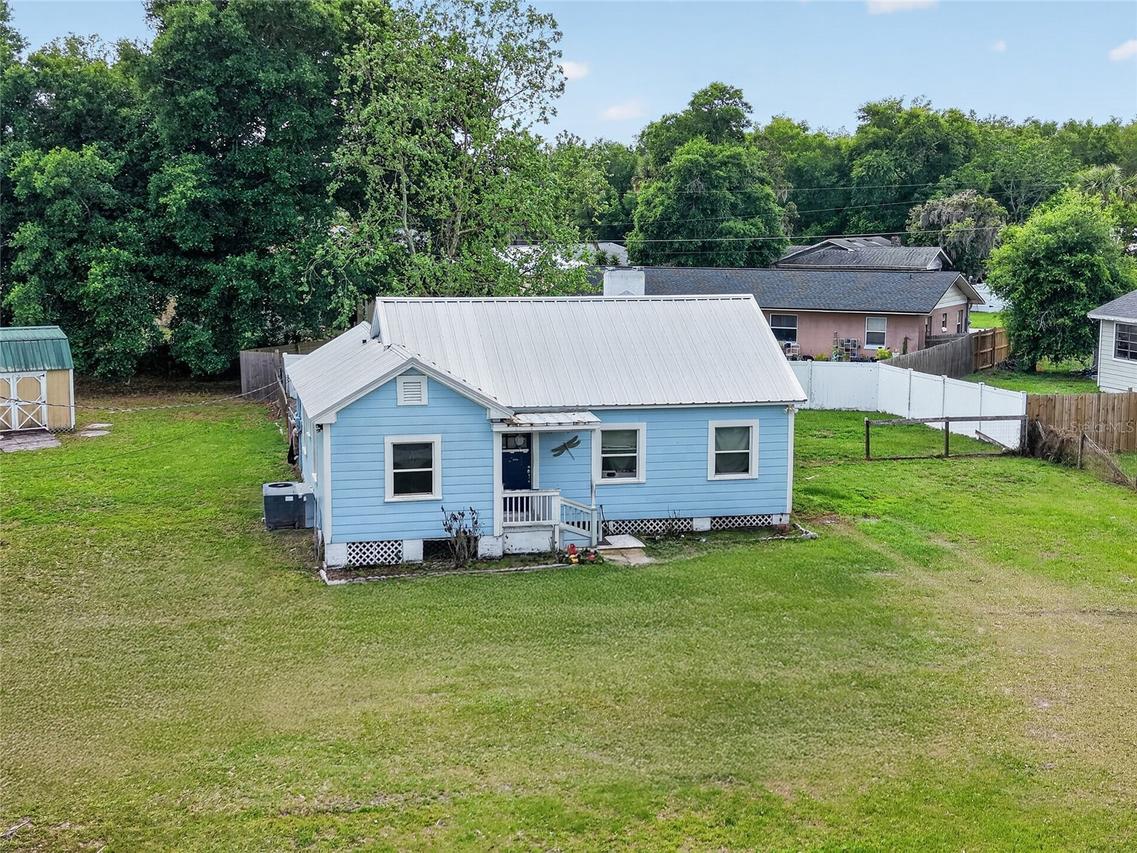 431 Edgewater Ave., Umatilla, FL 32784
