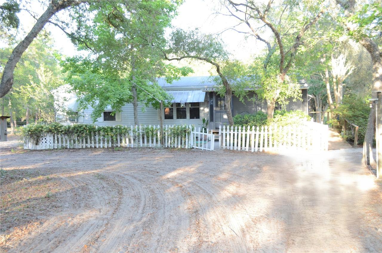 591 SE Fisher Rd., Ocklawaha, FL 32179