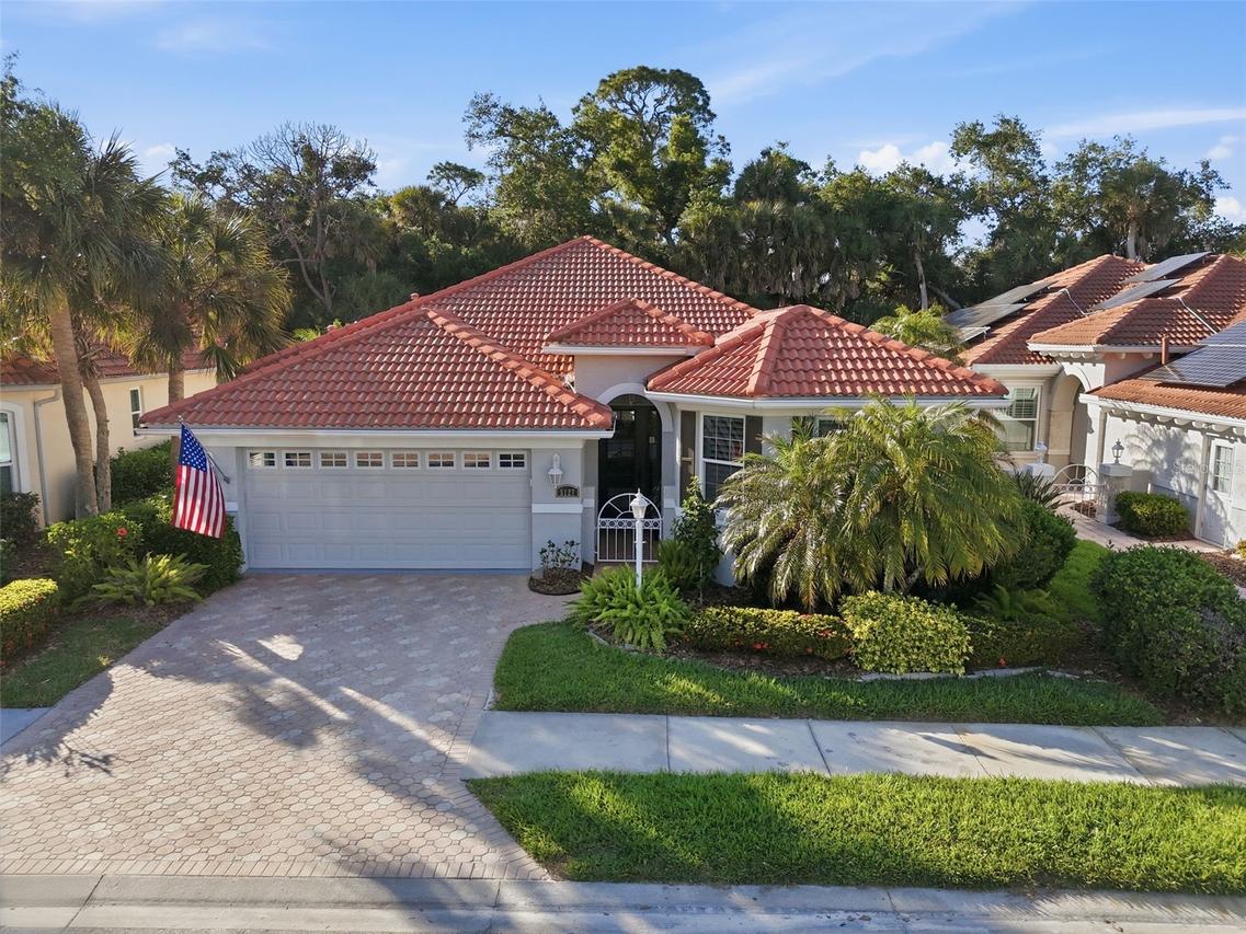 5127 Hanging Moss Ln., Sarasota, FL 34238