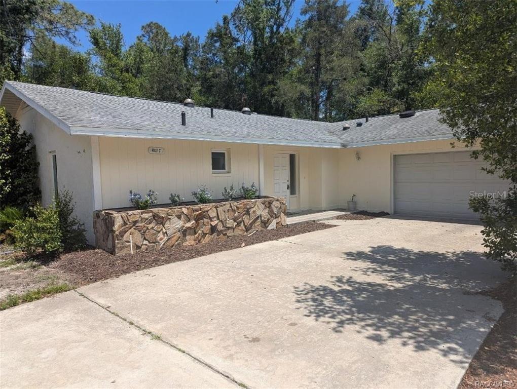 1 Holly Ct., Homosassa, FL 34446