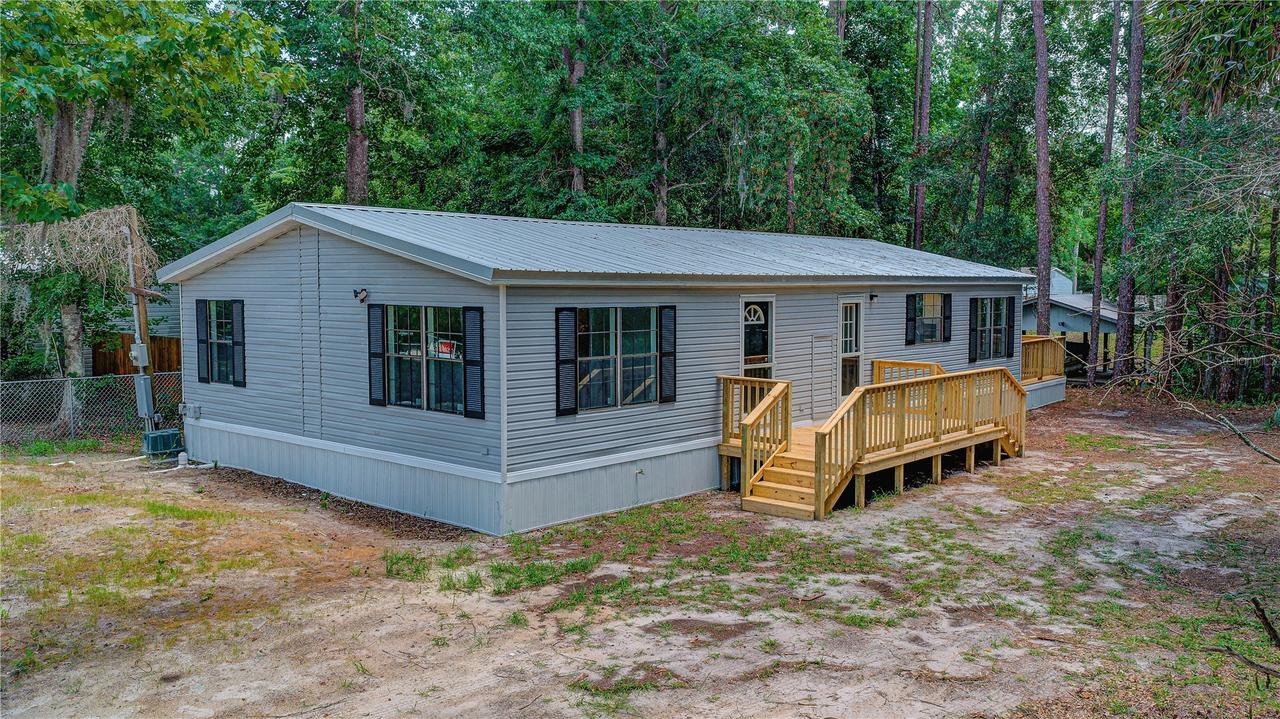 118 Waterway Dr., Satsuma, FL 32189