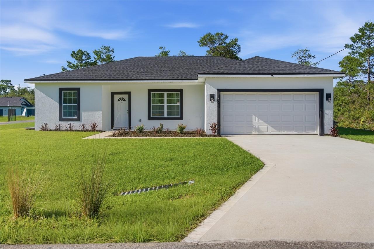 14 Fisher Pl., Ocklawaha, FL 32179