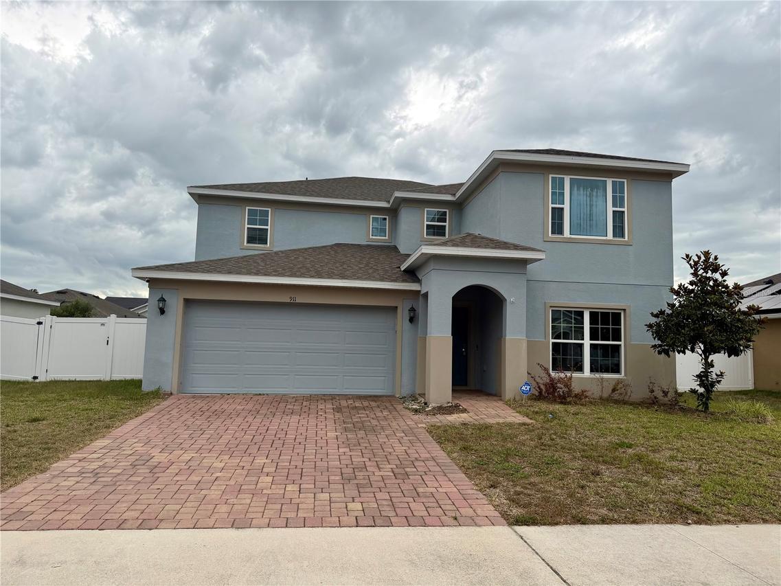 911 Avenal Ln., Davenport, FL 33837