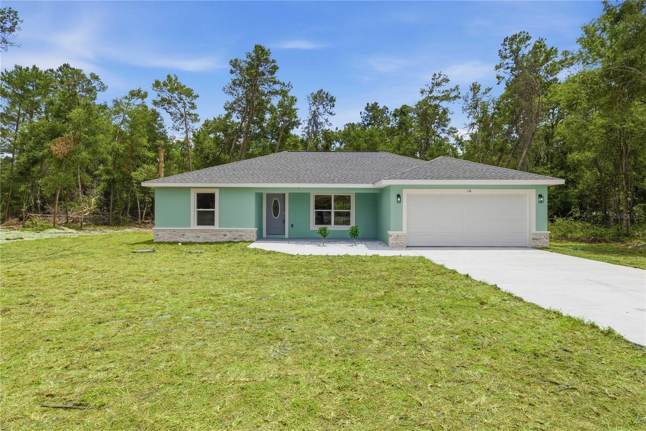 10 Bay Ln., Ocklawaha, FL 32179