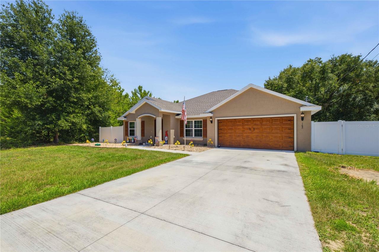162 Guava Ter., Ocklawaha, FL 32179