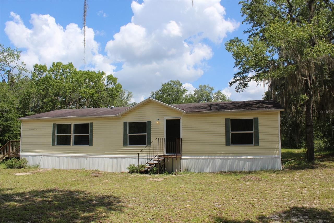 112 Juniper Dr., Hawthorne, FL 32640