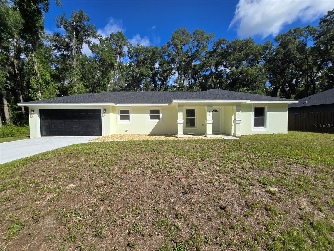11 Sequoia Loop Pl., Ocklawaha, FL 32179