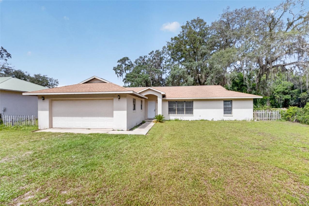 9590 SE 190th Ct., Ocklawaha, FL 32179