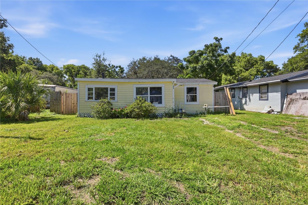 250 W 7th St., Apopka, FL 32703