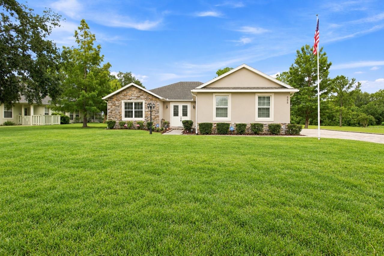 555 Dowling Cir., Lady Lake, FL 32159