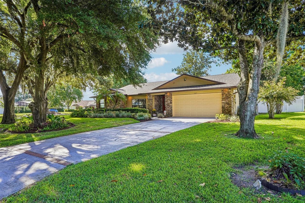 107 Shorewood Ct., Tavares, FL 32778