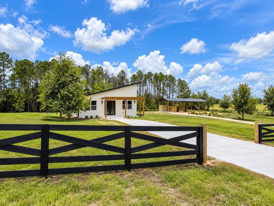 17951 SE 62nd St., Morriston, FL 32668