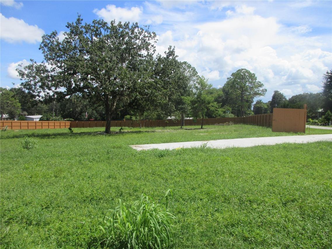 16061 SE 17th St., Ocklawaha, FL 32179