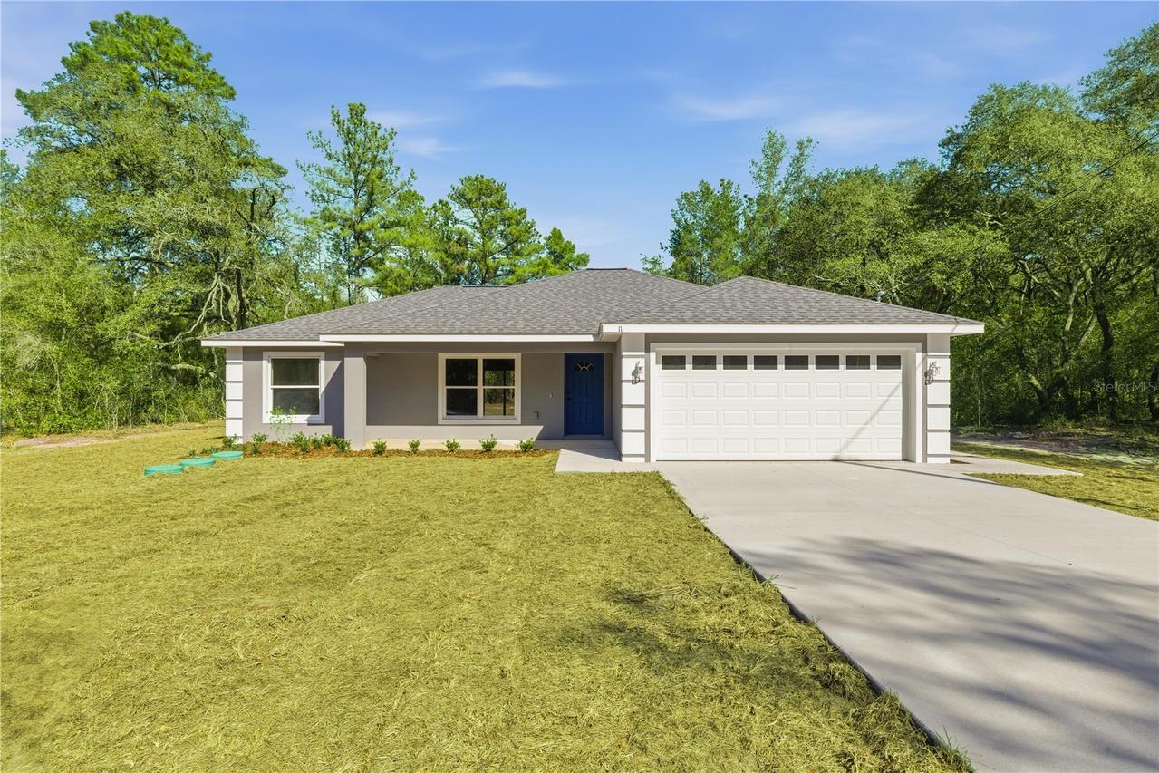 40 Bay Dr., Ocklawaha, FL 32179
