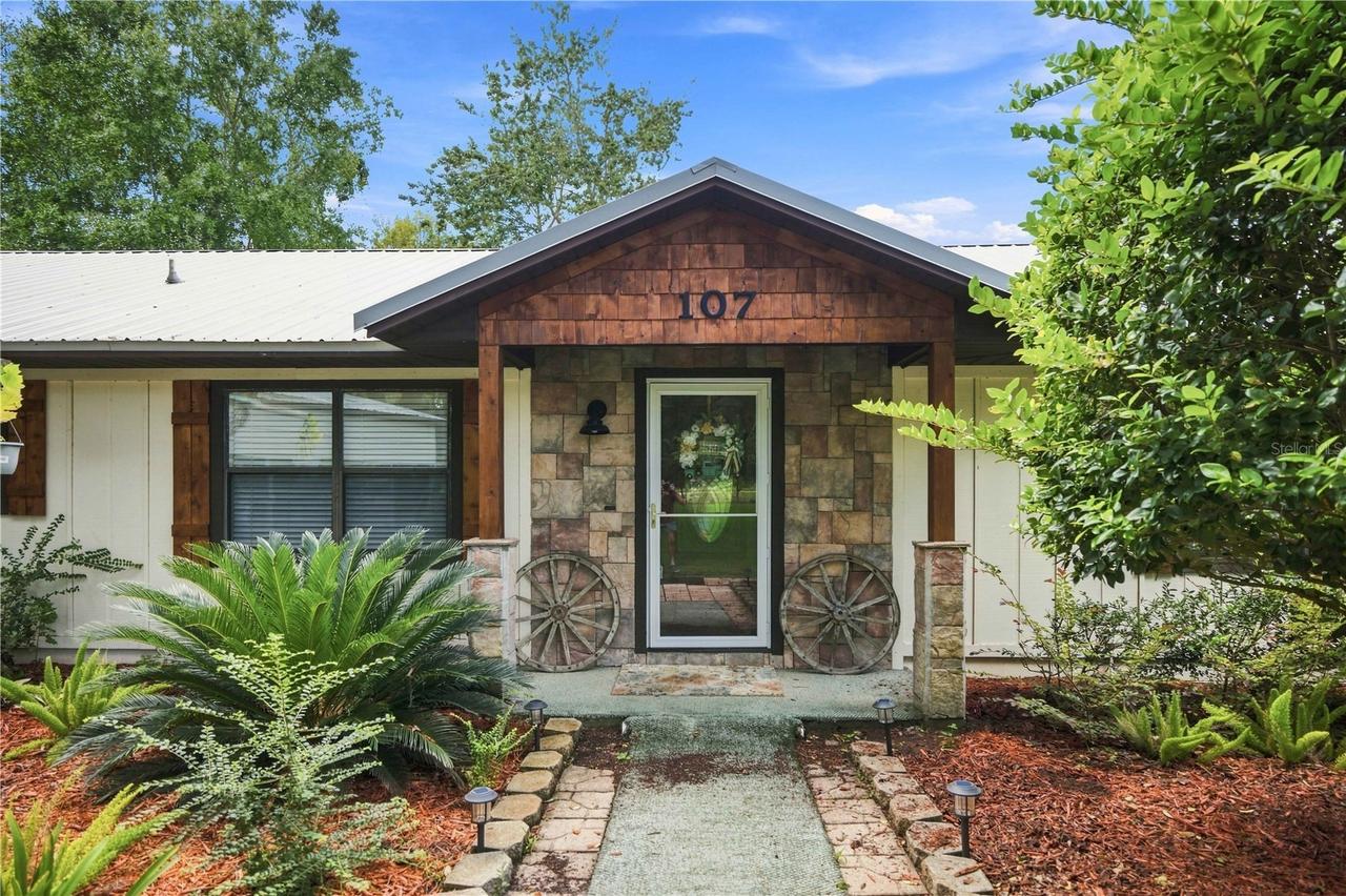 107 Church Lake Dr., Interlachen, FL 32148