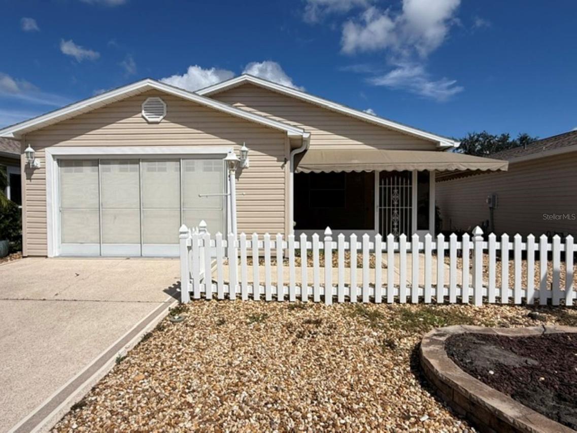 2459 Laurel Bay Ln., The Villages, FL 32162