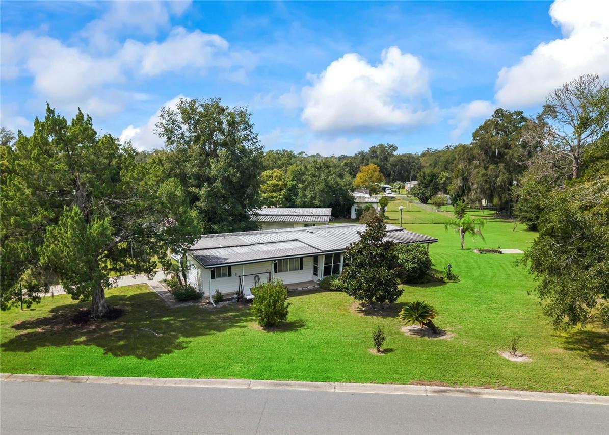 309 Sheerwood Dr., Lady Lake, FL 32159