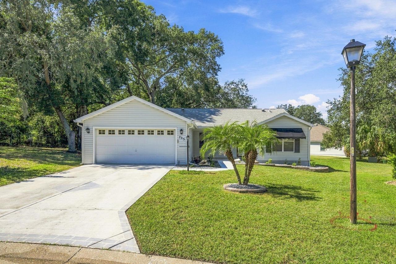705 Murray Ln., Lady Lake, FL 32159