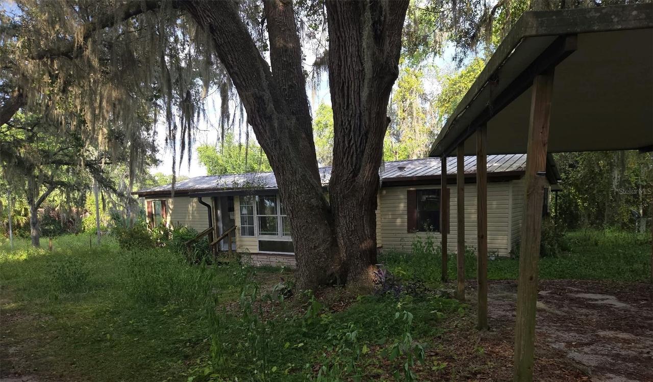 18007 SE 90th St., Ocklawaha, FL 32179