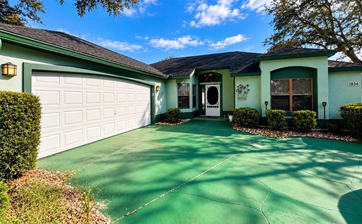 1034 Ventura Dr., Lady Lake, FL 32159