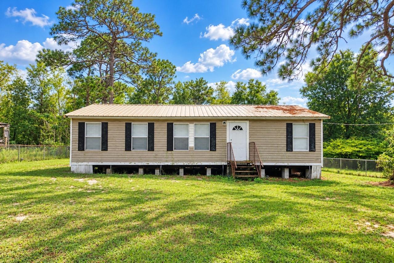 119 Caracas St., Interlachen, FL 32148