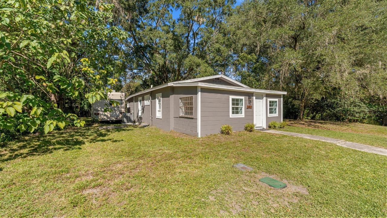 2410 NE 3rd Pl., Gainesville, FL 32641