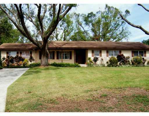 1960 Manor Cir Dr., Winter Haven, FL 33880