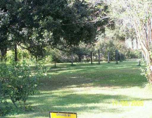 667 Honeyfarm Ln., Auburndale, FL 33823