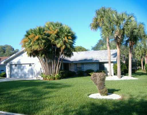 107 Pine Tree Ln., Auburndale, FL 33823