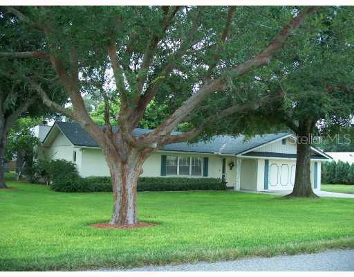 9 Winterset Dr., Winter Haven, FL 33884