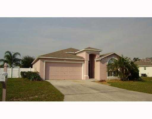 628 Berkley Pointe Dr., Auburndale, FL 33823