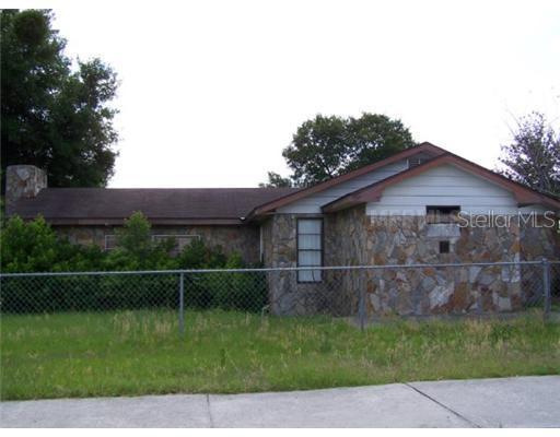 611 Oak St., Auburndale, FL 33823