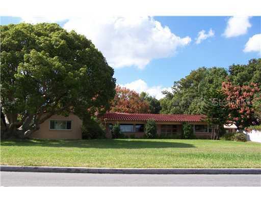 409 Lake Howard Dr., Winter Haven, FL 33880