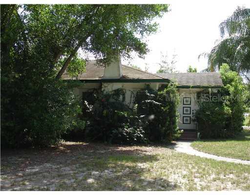 2300 Avenue E, Winter Haven, FL 33880