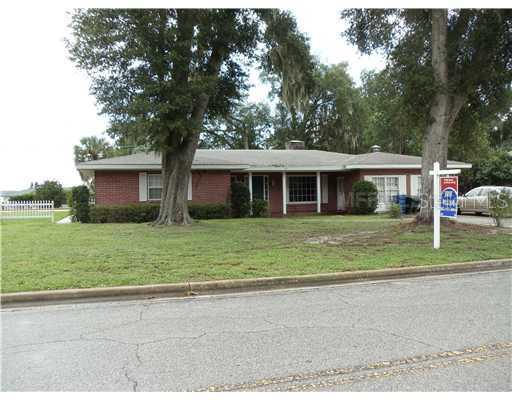 1220 Howard Ter., Winter Haven, FL 33881