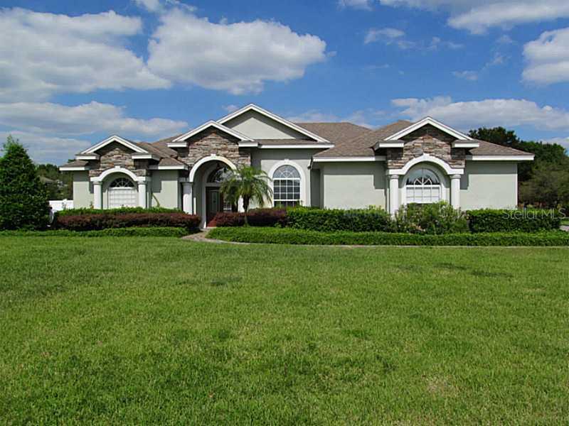 140 Hidden Oaks Ln., Winter Haven, FL 33884