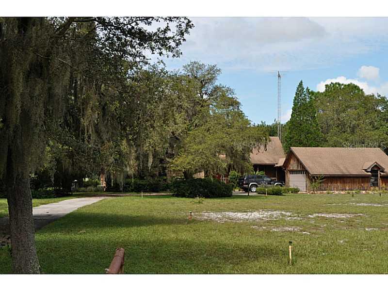 15 Oakwood Rd., Winter Haven, FL 33880