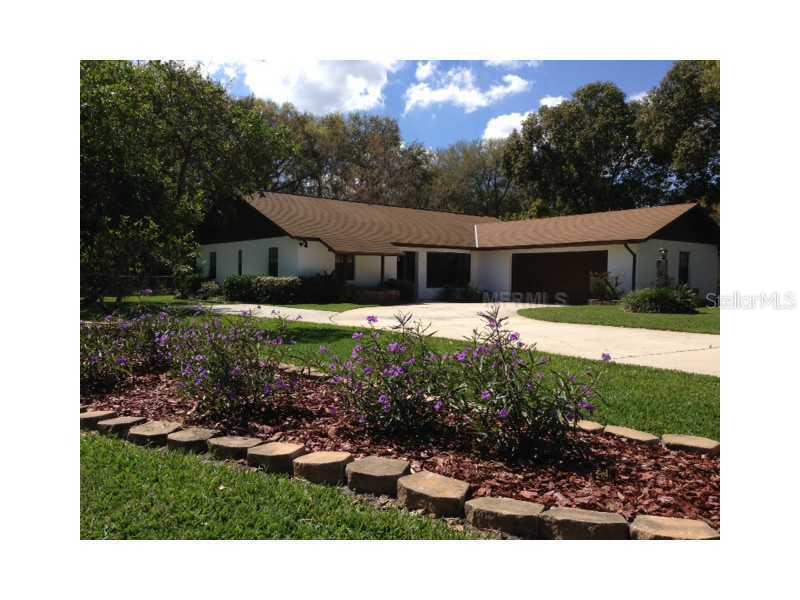 914 Van Dr., Auburndale, FL 33823