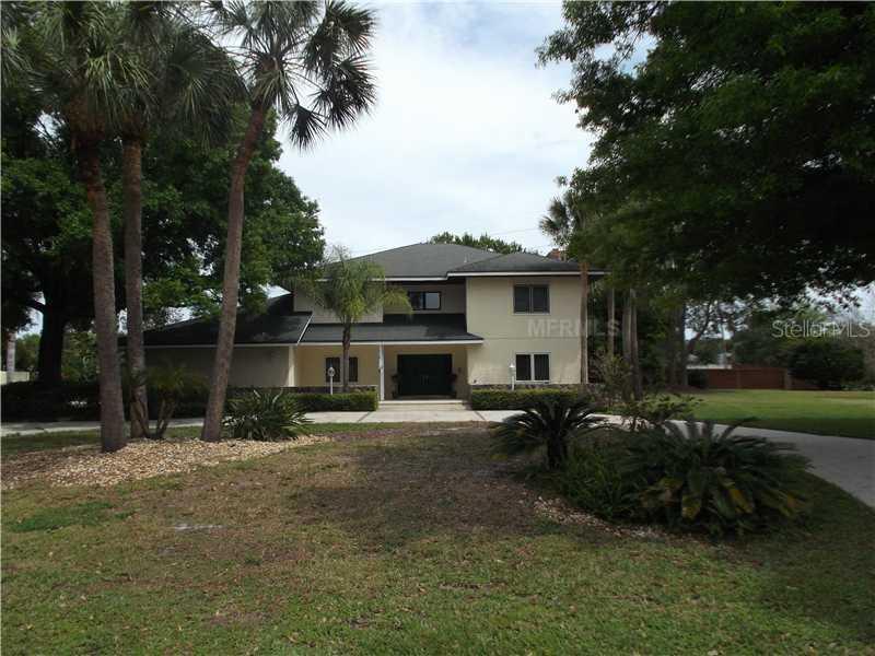 2402 Berkshire Ln., Winter Haven, FL 33884
