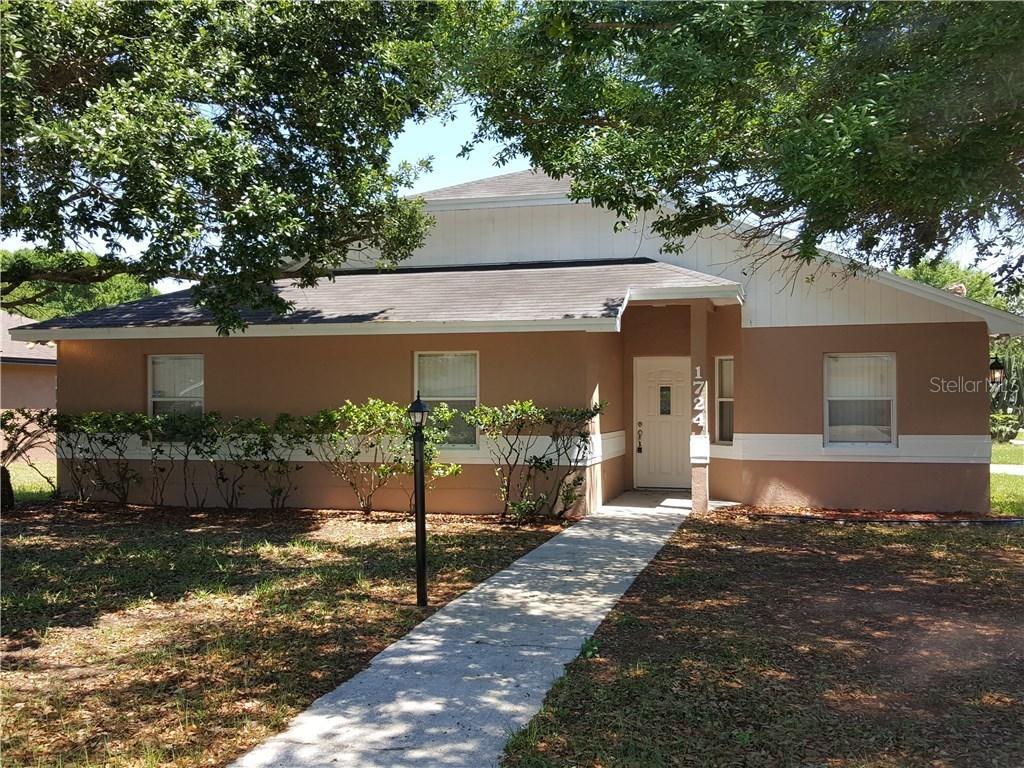 1724 Sandalwood Cir., Winter Haven, FL 33880