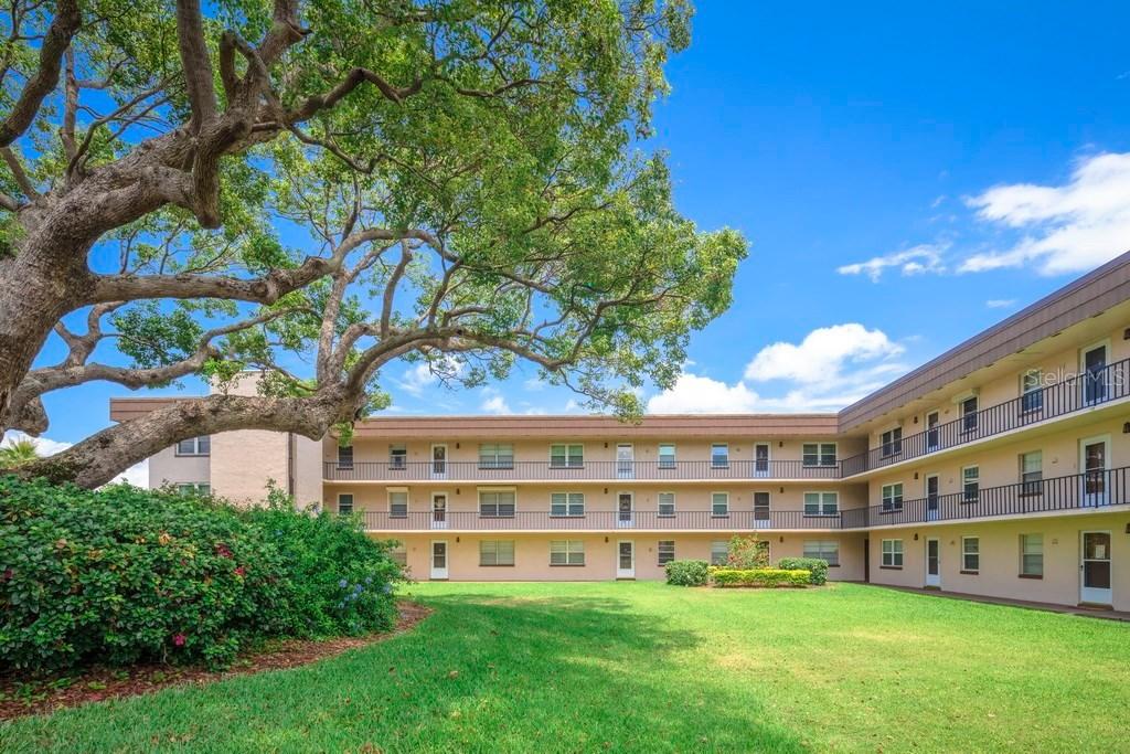333 Lake Howard Dr. #201D, Winter Haven, FL 33880