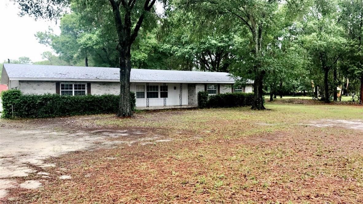 40 Oakwood Rd., Winter Haven, FL 33880