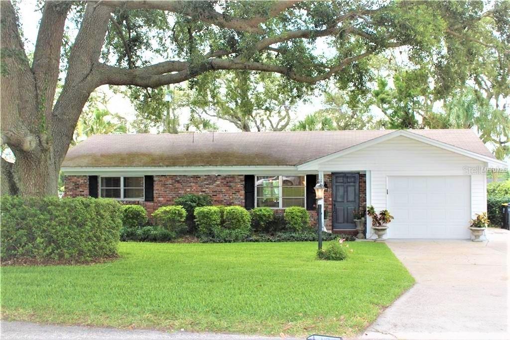 108 Whittier Ln., Winter Haven, FL 33884