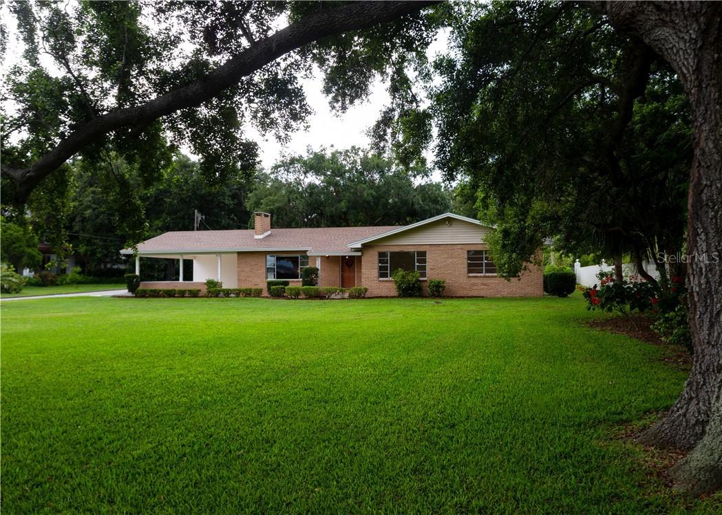 601 Lake Howard Dr., Winter Haven, FL 33880