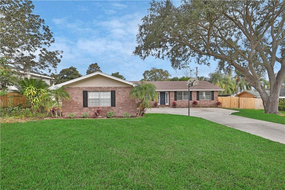 112 Oakridge Ln., Winter Haven, FL 33884