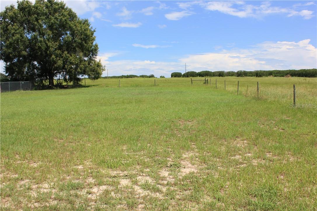 957 Lakeshore Dr., Polk City, FL 33868