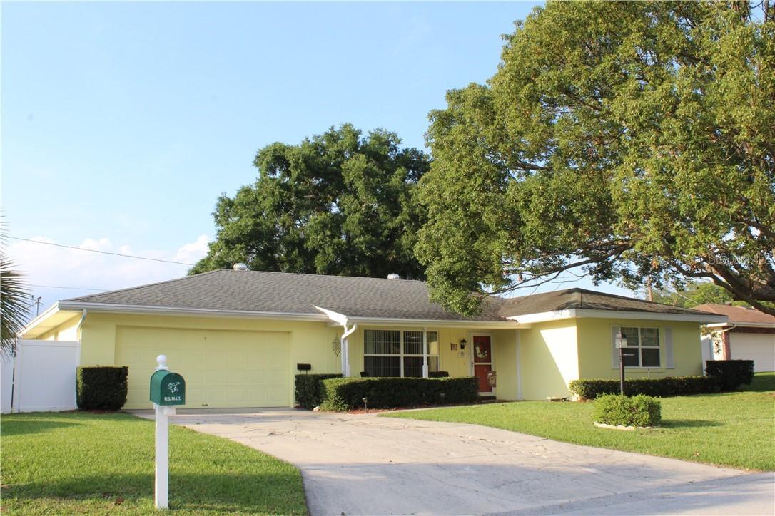 208 Chaucer Ln., Winter Haven, FL 33884