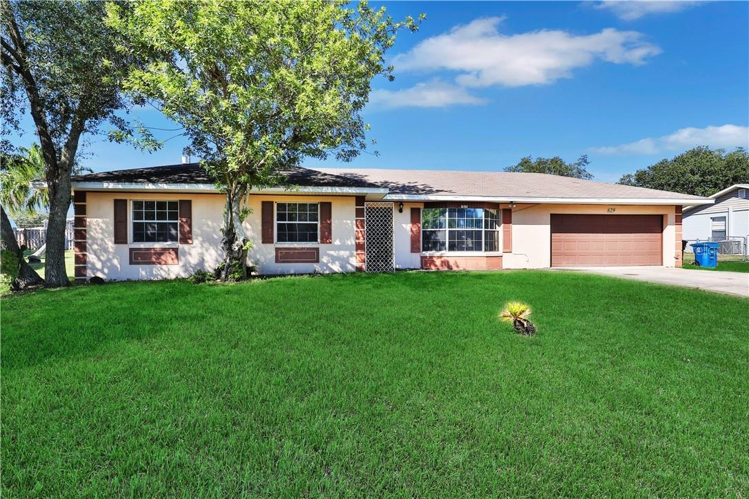829 Blackwood Dr., Lake Wales, FL 33898