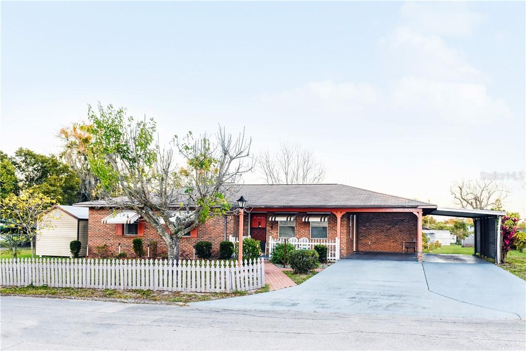 13 S Magnolia Ave., Frostproof, FL 33843